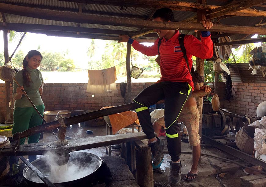 A woman making rice noodles making_rice-noodles