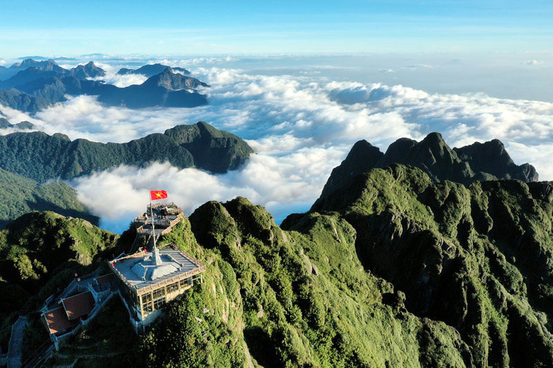 Les plus quatre hauts montagnes au nord du Vietnam