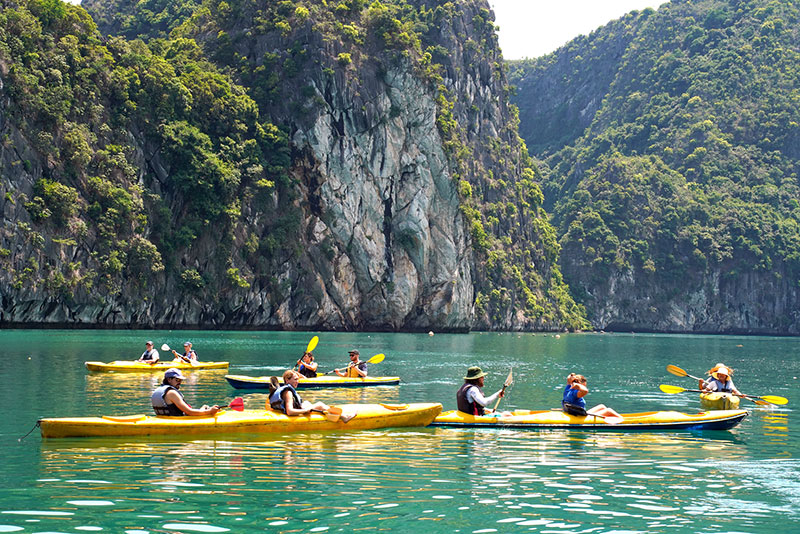 Lan Ha Bay Cruises & Kayaking Day Tour 