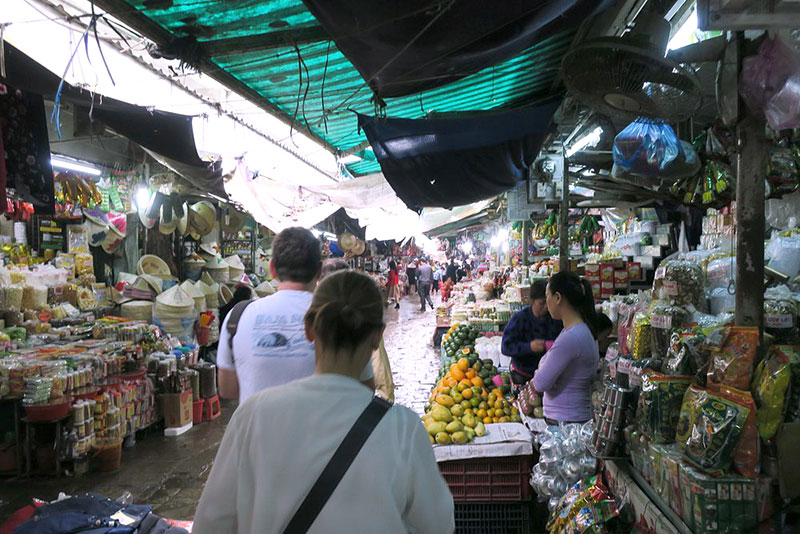  Dong Ba Market