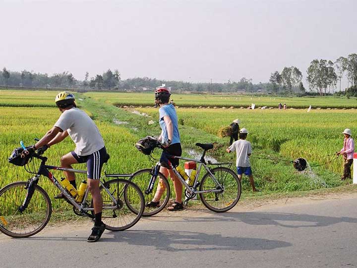  Mekong Delta: boats and bikes