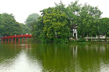 Hoan-Kiem-Lake-Ngoc-Son-Temple